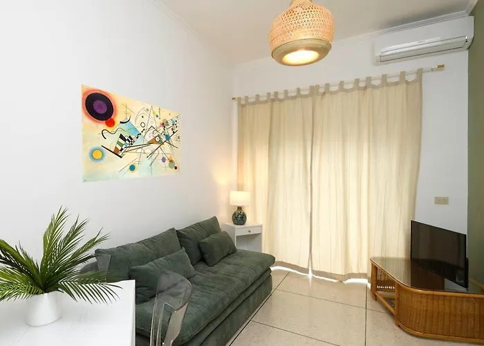 Re Di - Cozy Retreat - 2 Minutes From The Metro Apartment