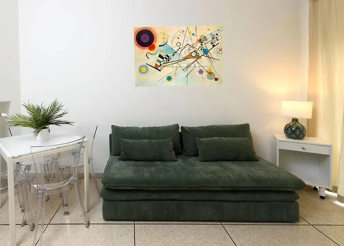 Apartment Re Di - Cozy Retreat - 2 Minutes From The Metro Rom